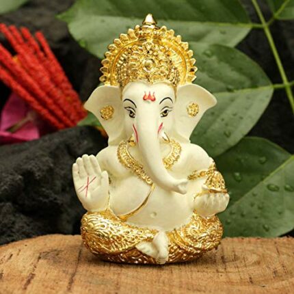 Efinito Ganesha for Car Dashboard Ganesh Statue Murti Gold Plated Terracotta Lord Ganpati Diwali Gifts Home Decor Figurine (Size: 3.5 x 2 inches)