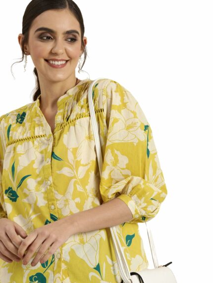Rytras brings to you this beautiful Regular Fit Top which is made from Cotton fabric with beautiful print all over.This Top has been designed keeping in mind the latest trends in contemporary casual fashion. The Top combines Western with the fashion of today and makes you stand out among others when you adorn it.